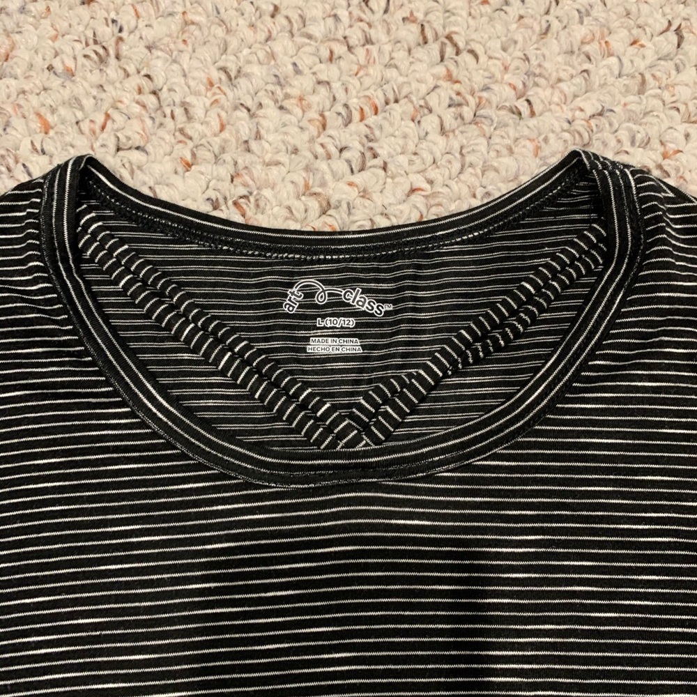 Girls shirt - Picture 2 of 3